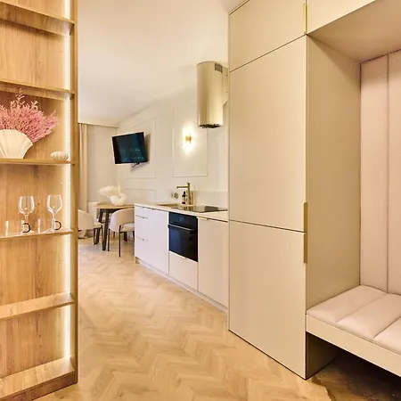 Prime Riverside In The Old Town Neighborhood , Private Garden Appartement