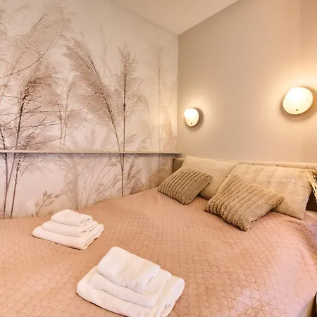 Prime Riverside In The Old Town Neighborhood , Private Garden Appartement